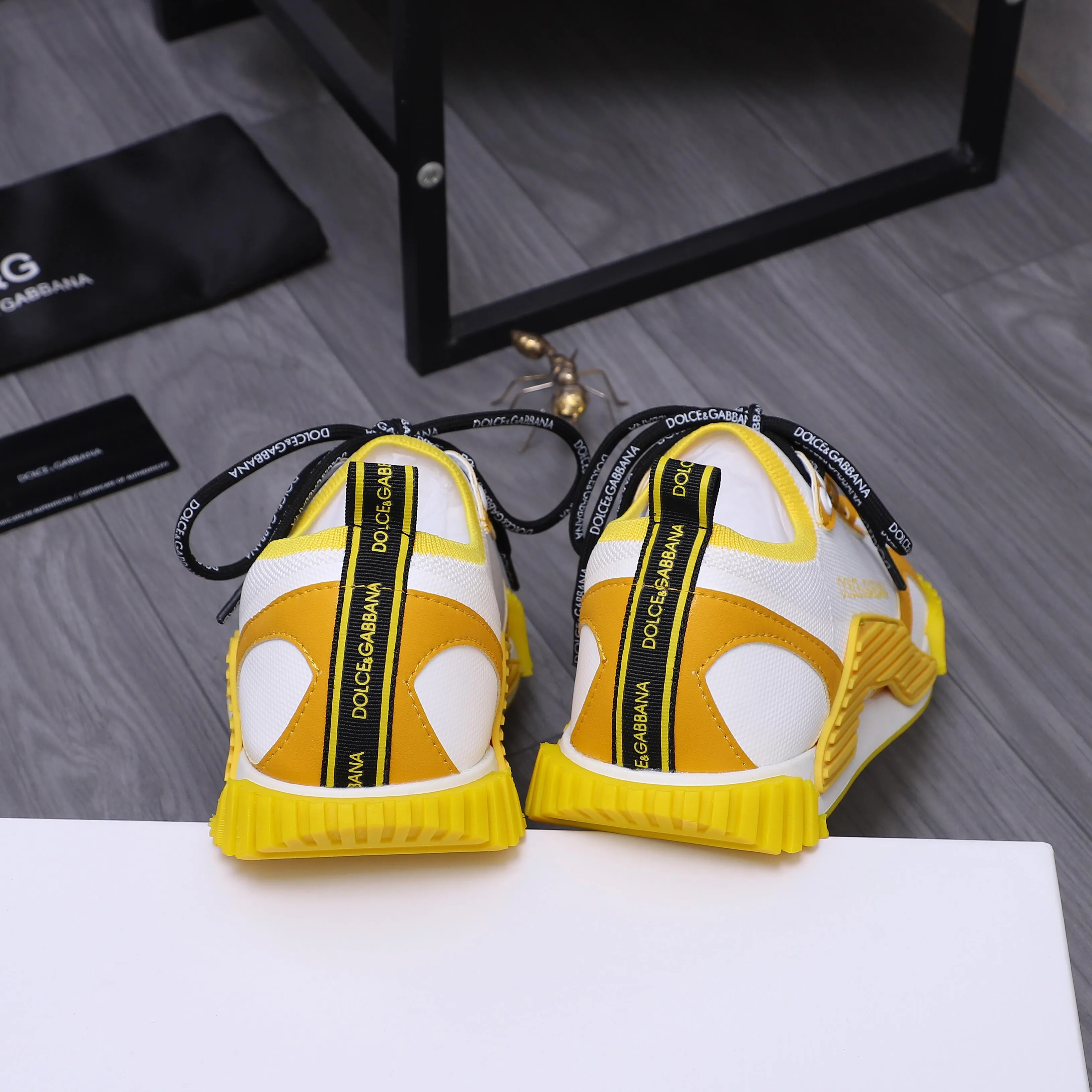 Men's shoes💰442 Product trademark: DG (Dolce & Gabbana) couple's casual shoes Regular size: 35-46 Product materials: Selected cowhide stitching fly woven upper, cowhide insole, original outsole